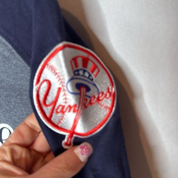 Majestic Yankees Kids Long Sleeve Shirt - Navy and Gray. Size 8. - Picture 4 of 8